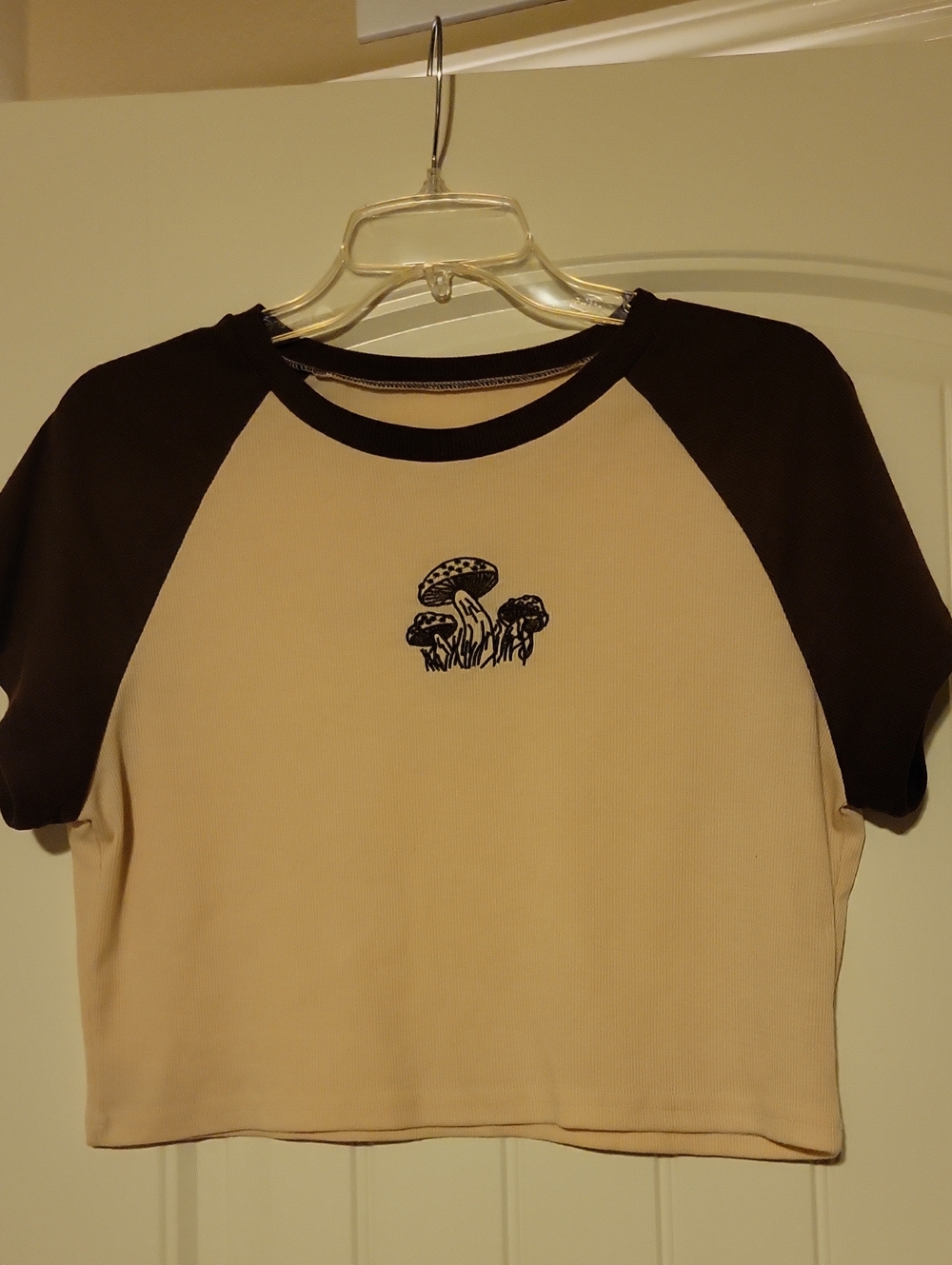 Beige & Black Mushroom Graphic Raglan Crop Tee Size XL